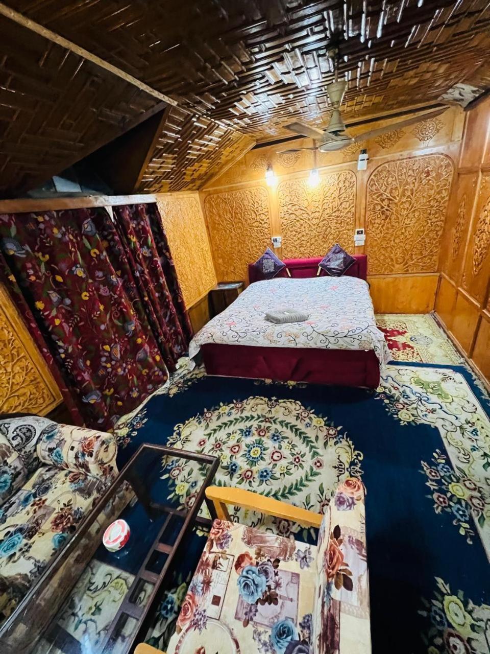 Houseboat Young Snow View Front Line Dal Lake Srīnagar Rom bilde